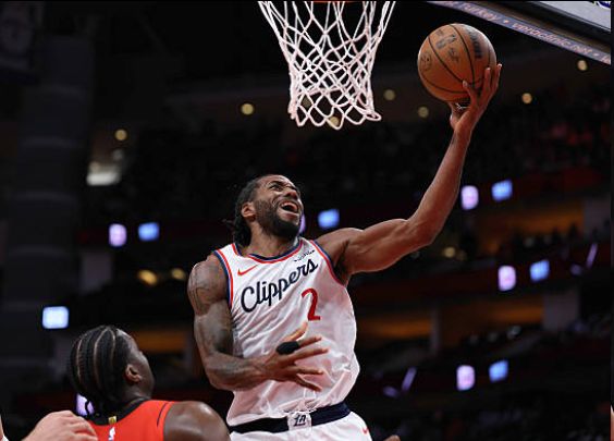 莱昂纳德苦苦支撑快船仅两人得分上双！火箭队记：最棒的防守之一