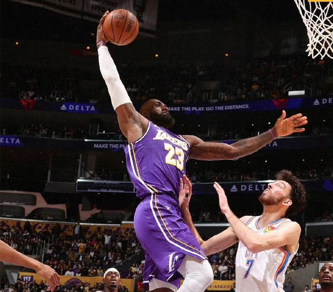 湖人惨败雷霆！詹皇空砍22+10+6，谁是输球罪魁祸首？数据不说谎