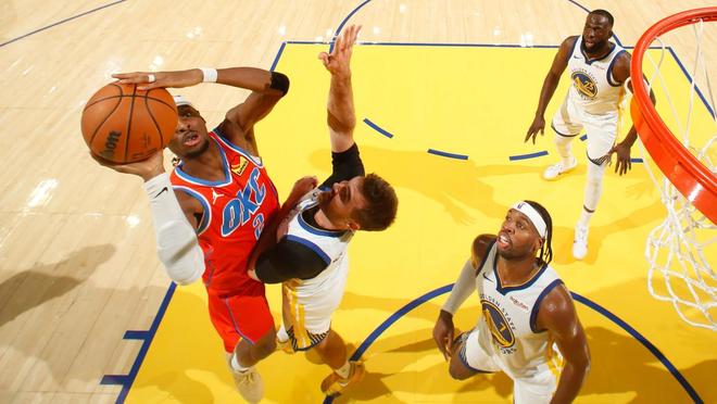 亚历山大38+4创两大NBA第1神迹，雷霆力擒勇士迎13连胜！库里缺战