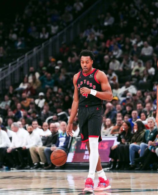 巴恩斯准三双奇兵爆砍40分，库里空砍16+3+3，猛龙终结勇士4连胜