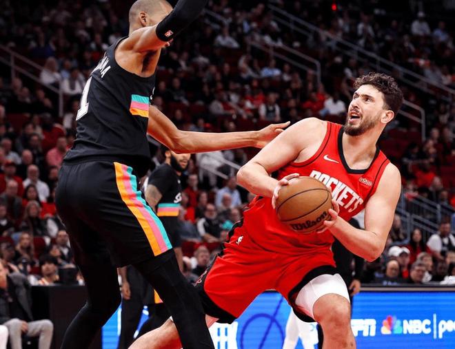 1年350万底薪！却打成球队老大！NBA最可怜的超巨，你该得到尊重