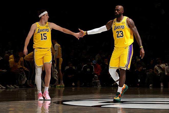 远没有达到最佳水准，但湖人后场大将复出后的作用有目共睹？