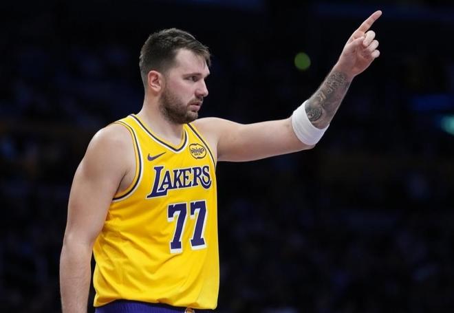 格林怒批媒体双重标准：当初骂尼克是白痴，如今却重复他的话