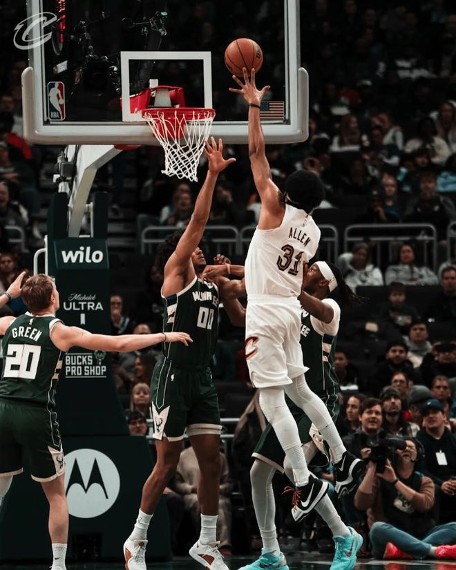 哈登骨折！雄鹿复仇骑士，阿伦创队史第8神迹，波特20+5送准绝杀