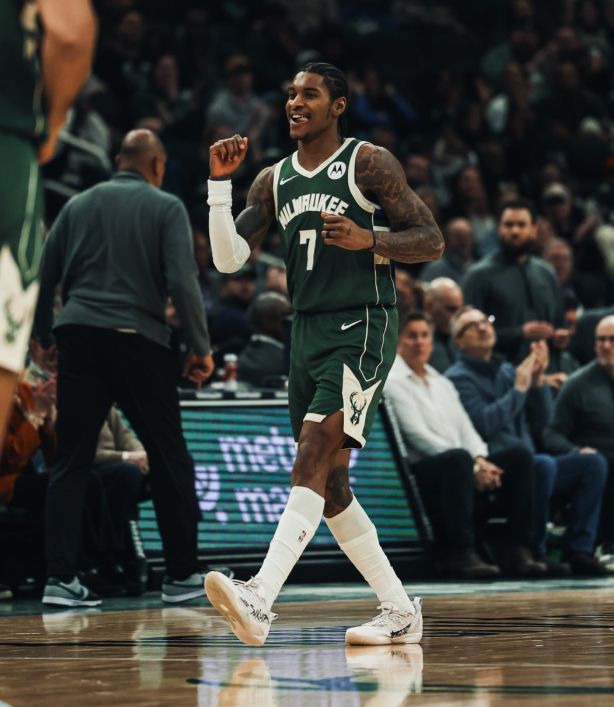 吉昂19+11+6+4封盖手刃旧主，霍姆格伦空砍两双，雄鹿大胜雷霆