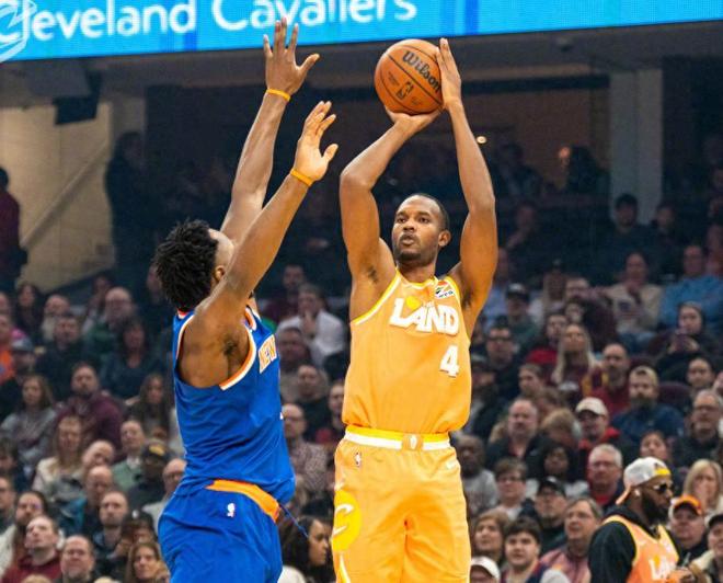 轰20+2+4！能加盟骑士真好，哈登赛后动情发声，还提到了米切尔