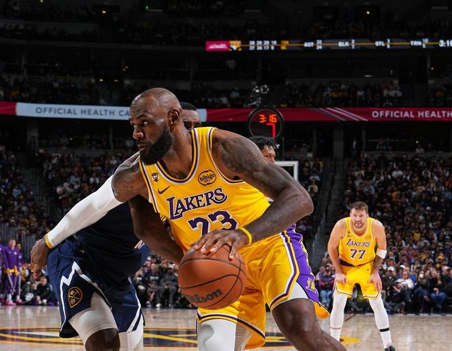 湖人防守回暖破敌！詹皇砍准三双+回应落选全明星首发：毫无反应