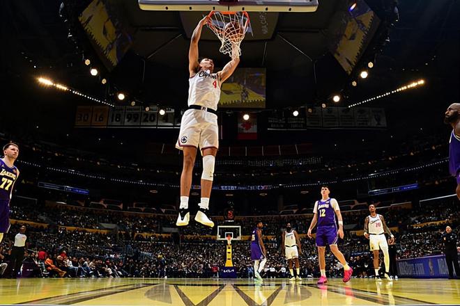 还在坚持！快船宁可使用效果不佳的老将也不给锋线新星多些机会？