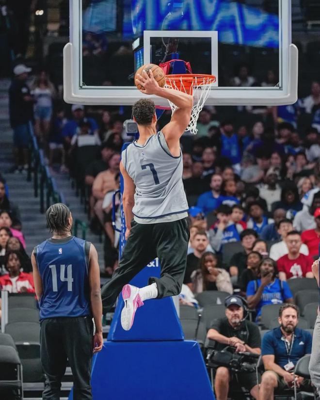 带着母亲遗愿战斗12年，交易添头成了队魂