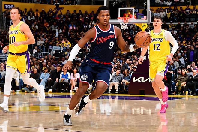 场上效果相当不错，但快船后场新援的进攻手段似乎有些单一了？