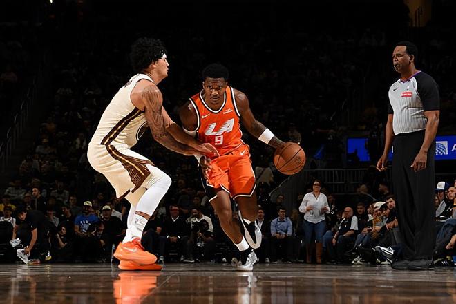 并不是长期高效的方法，快船应该适当减少后场新援的球权？