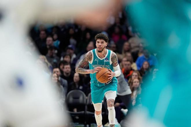 18战15胜！黄蜂8人上双大胜独行侠升东部第九 三球15+5+9+5