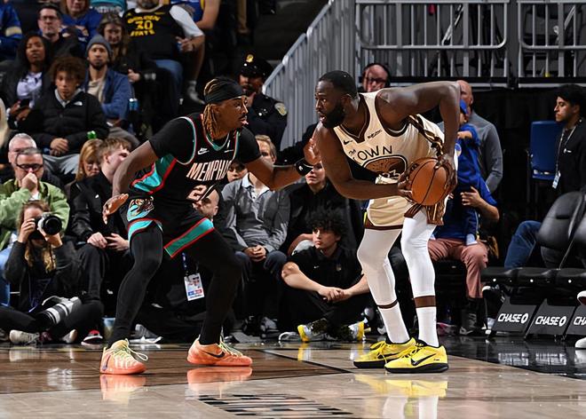 幸好最后时刻将他摁在了板凳上，否则勇士不可能逆转比赛？