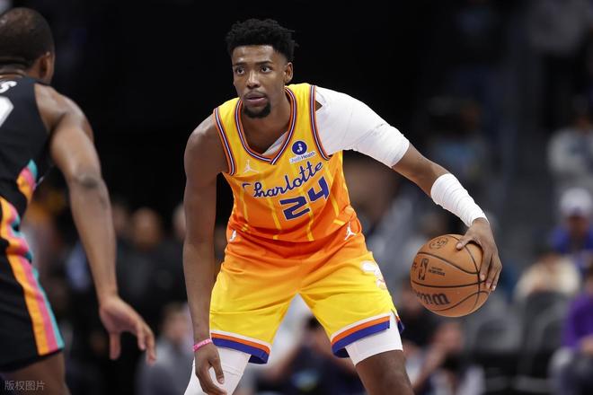 弗拉格34+12+5无缘今日最佳球员！因为恩比德狂轰40+11+4+3创纪录