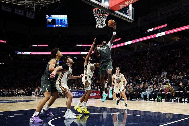 库里缺阵 勇士83-108不敌森林狼