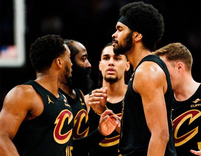 骑士11战10胜，哈登破纪录！狂送11助激活三分10中9神射+两大巨头