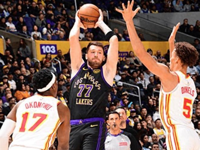 轰31+9+10！又是历史第一，全联盟都说你该退役，可你又创造神迹