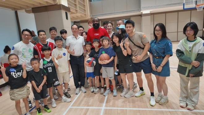 哈登等 NBA 球星在广州哪儿训练？霍英东集团的社区球场