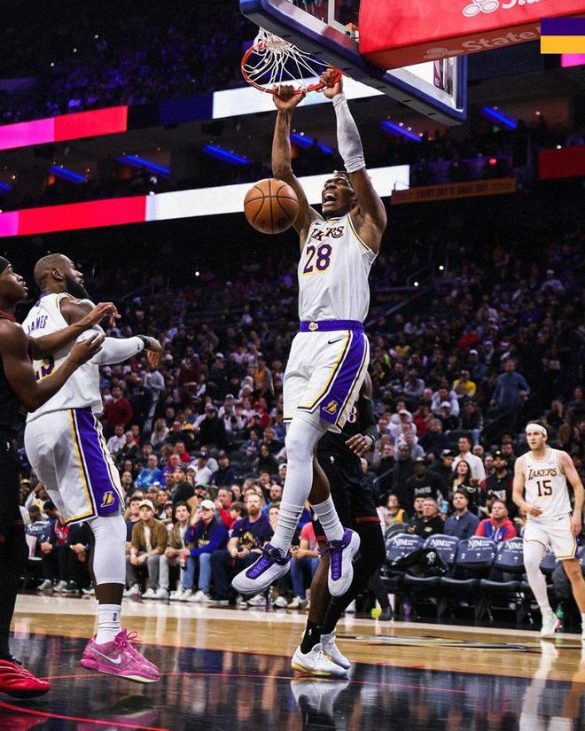 112-108！东契奇复出三双，詹姆斯29+7+6，湖人终结76人三连胜