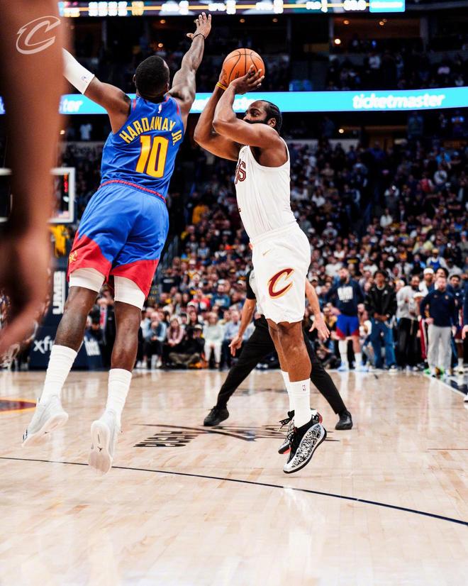 哈登22+10+3帽创神迹，骑士准绝杀掘金！米切尔32+10，约基奇3双