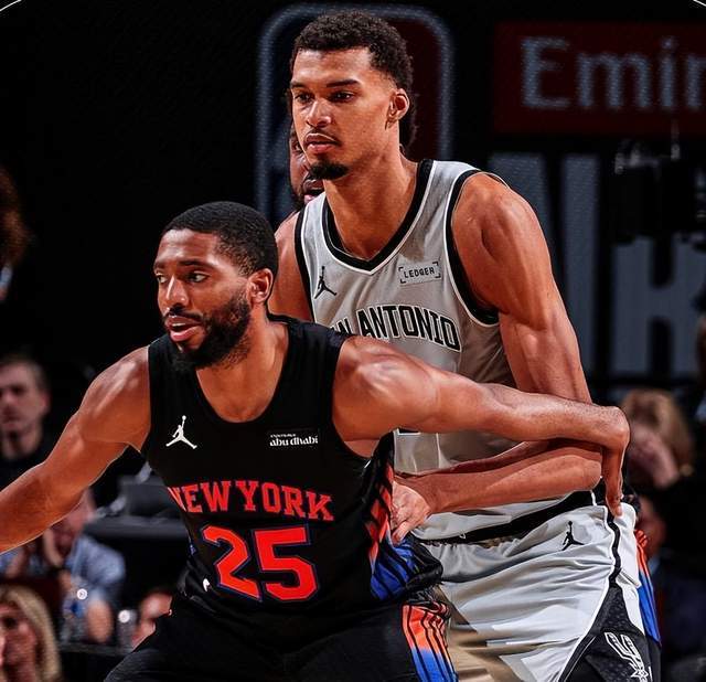 尼克斯逆转马刺捧得NBA杯，文班亚马末节哑火，一弱点很像杨瀚森