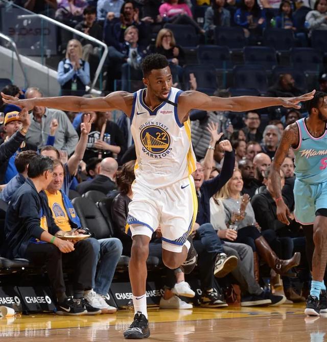 维金斯留给勇士的，依然是一个笑容