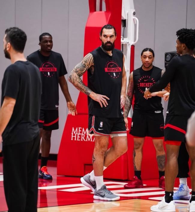 火箭对阵马刺！场均12+6前锋火线复出，却无缘首发！内外2老缺阵