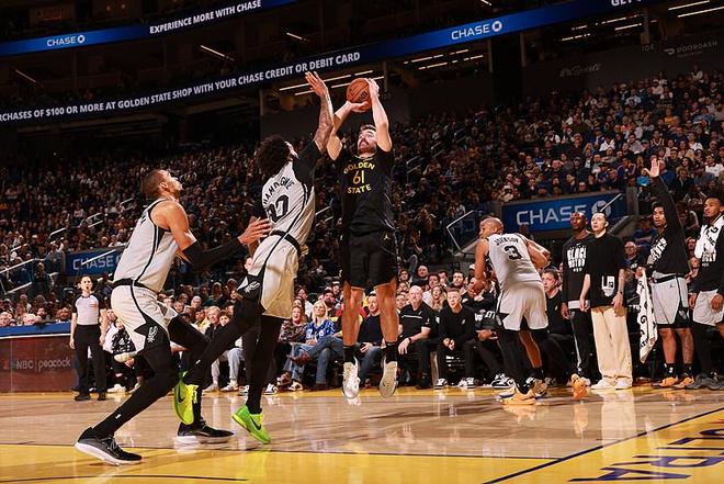 库里缺阵 勇士113-126不敌马刺