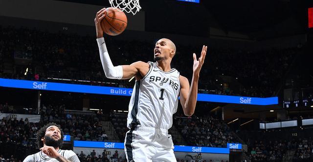 文班生涯第32次单场得分30+ 追平吉诺比利并列马刺队史第九