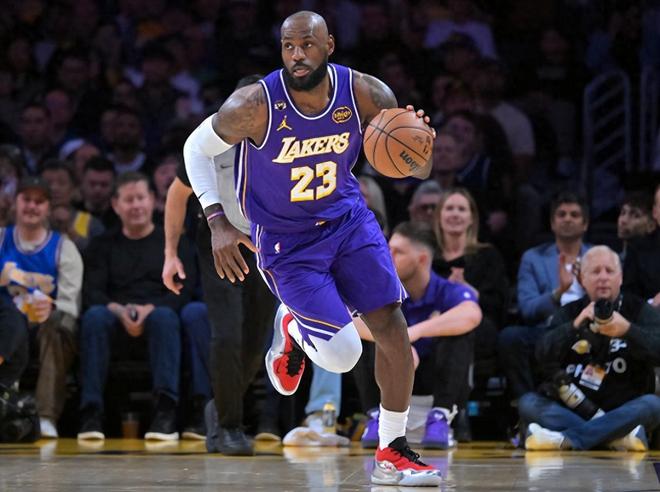 爆冷，湖人不敌太阳，赛后数据一览，东契奇尽力，双核掉链子