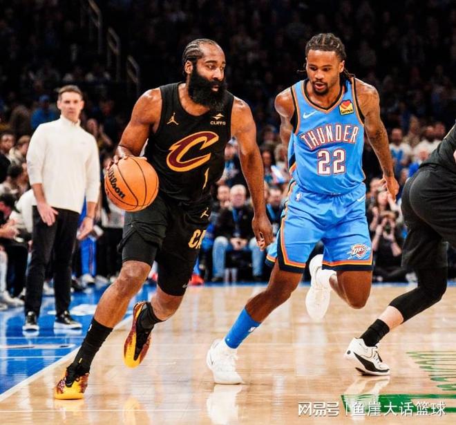 无缘23分逆转！米切尔20+7裁判引争议，7人上双，哈登20+9犯错