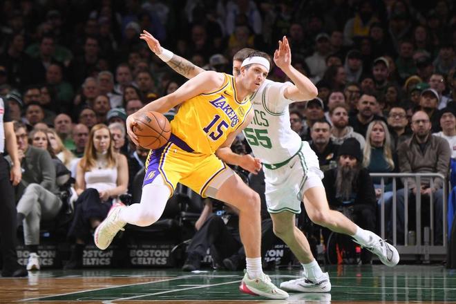 湖人最多落后29分崩盘：里夫斯36+8独木难支 无东詹难有竞争力