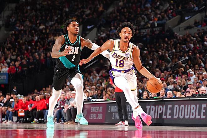 好歹也算是具备一定的得分能力，也许湖人应该留下这位后场新星？