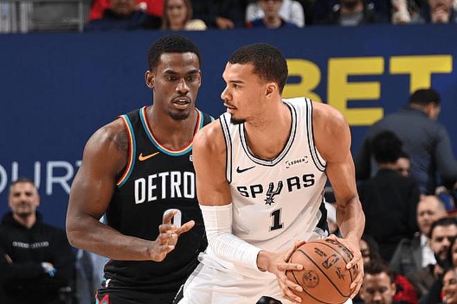 狂轰9连胜！东部第一倒下，文班创NBA历史第一纪录，坎宁安26中5