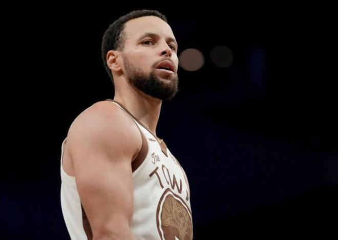 库里：膝伤正在逐渐好转；我对波尔津吉斯的到来感到兴奋