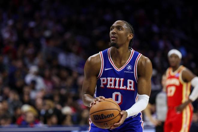 交锋8连败！恩比德伤停76人输老鹰 马克西28分杰伦32+10