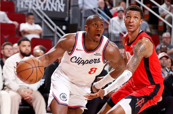 越来越适应控卫位置了！快船后场大闸的表现还在不断提升之中？