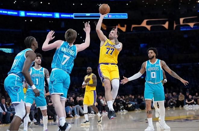 选了也不培养，随意放走的二轮秀，如今场均8+8，快船后悔了吗？