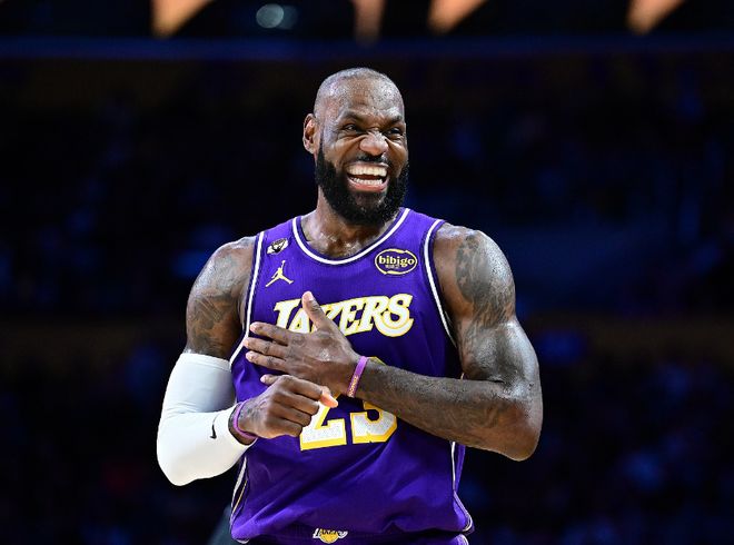 湖人128-104大胜国王 球员评价：2人优秀，6人及格，2人低迷