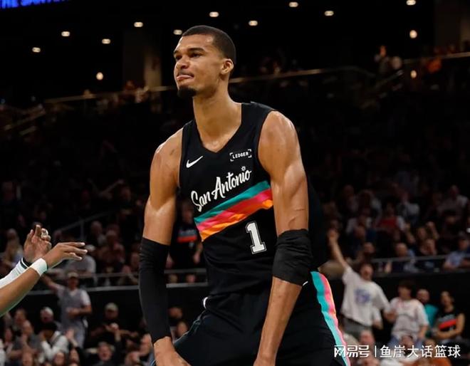 16连败！文班28+15创纪录，威少7分5失误，德罗赞20+5福克斯爆发