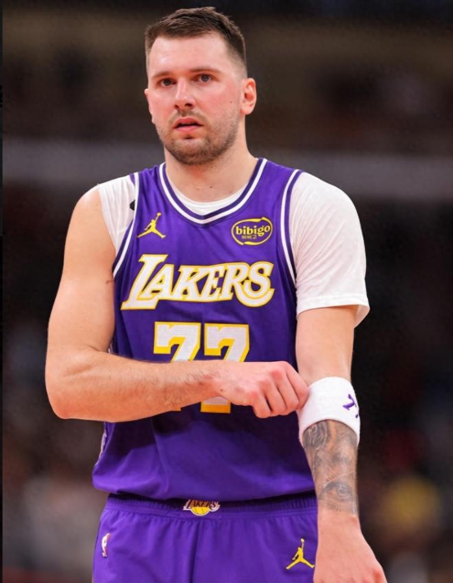 现役巨星首次全明星年龄：老詹20岁，库里25岁，一人32岁才入选