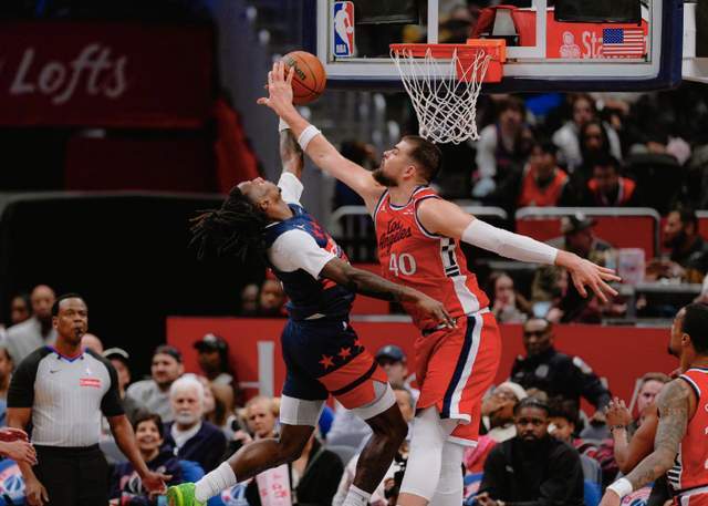 拉锯战！快船三分15中3仍领先：哈登12罚全中轰18+5，萨尔17分