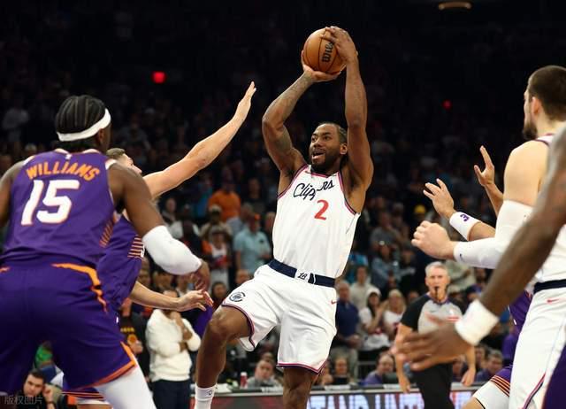 拉锯战！快船三分9中1居然领先：哈登缺席，伦纳德轰14+7顶住