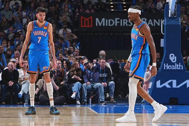 掀翻联盟第1，登顶战力第1！文班21+17+6大爆发，马刺露冠军相