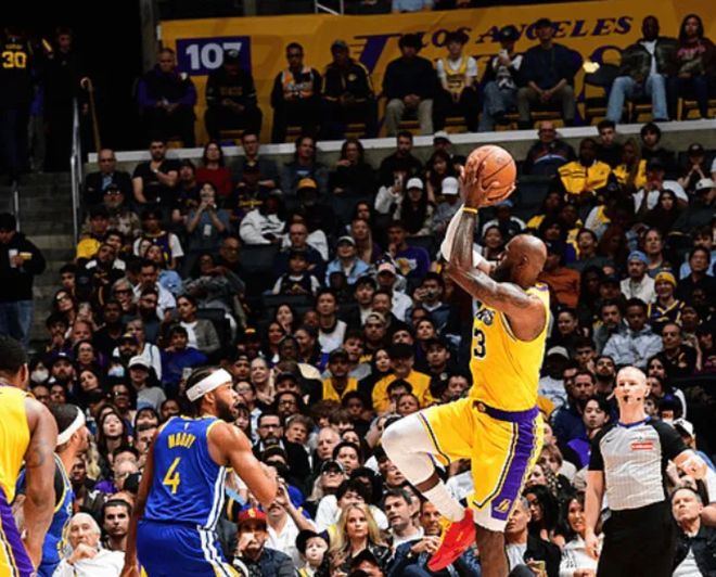 大逆转！湖人复仇勇士创神迹，詹姆斯连创4大纪录，4大球星缺阵