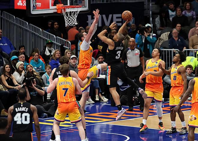 超级第六人的状态突然间明显下滑，马刺也是最终输掉了比赛？