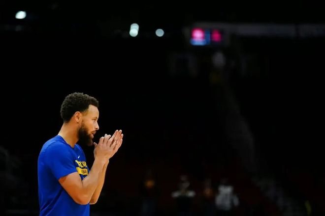 考虑赛季报销！库里将专注招募詹姆斯！？