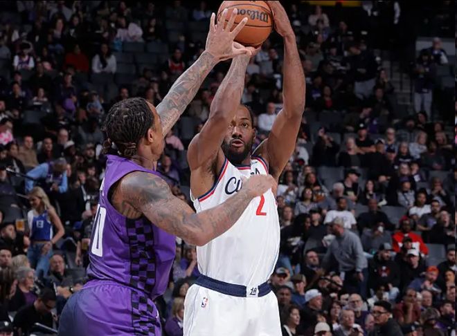 快船险胜国王送对手11连败！小卡连续30场20+分成现役球员第二