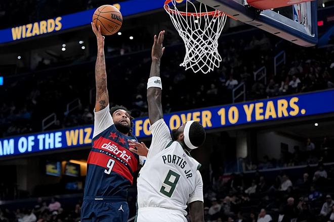 不比马刺的兄弟差太多！只是他在奇才没有得到足够的信任和支持？