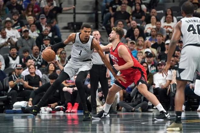 火箭战胜马刺 乌度卡认死理是赢球的关键 谢泼德或改变建队策略